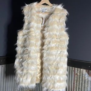 NWT Faux fur vest